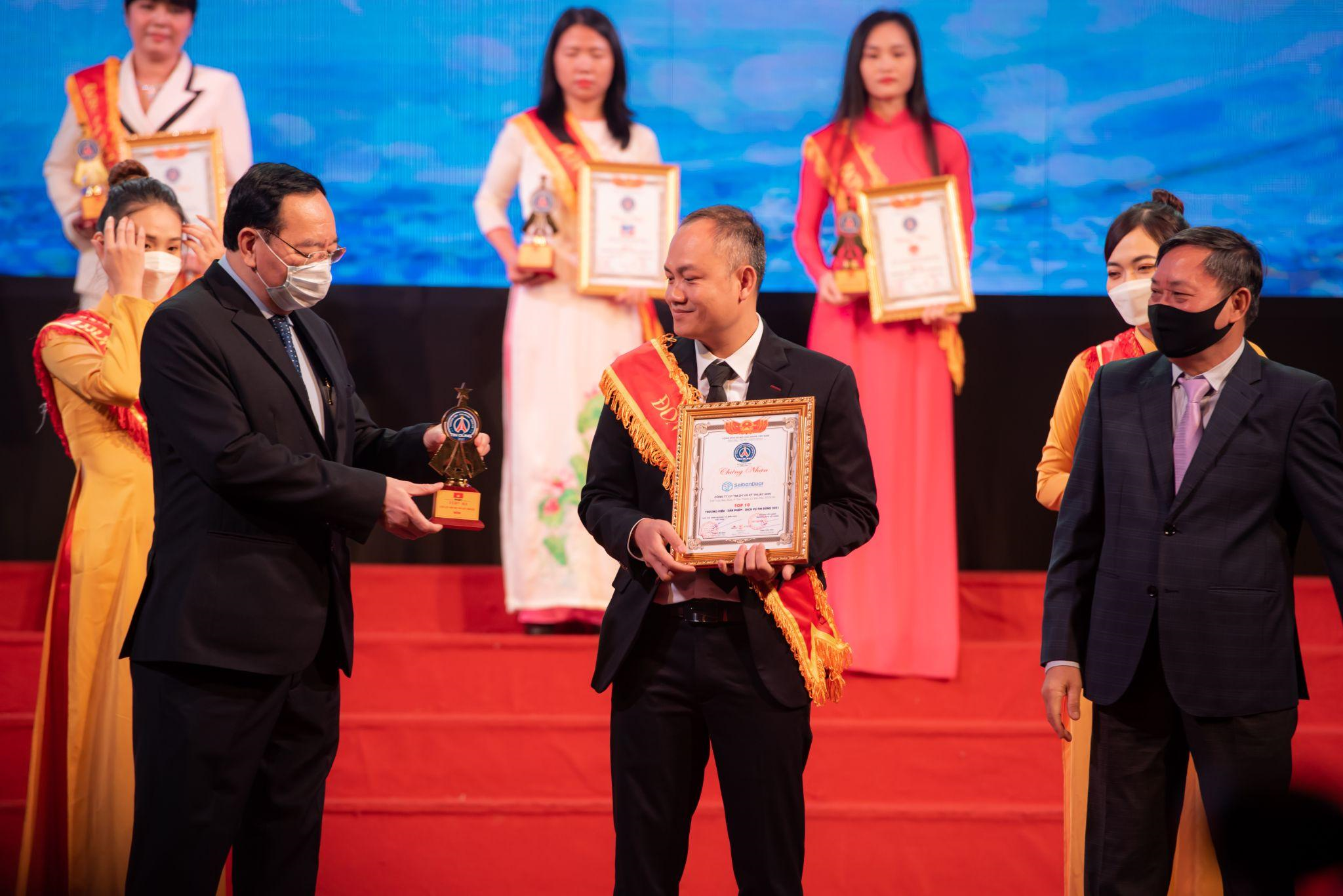 CEO Trần Văn Lãm nhận giải thương hiệu mạnh ASEAN 2020